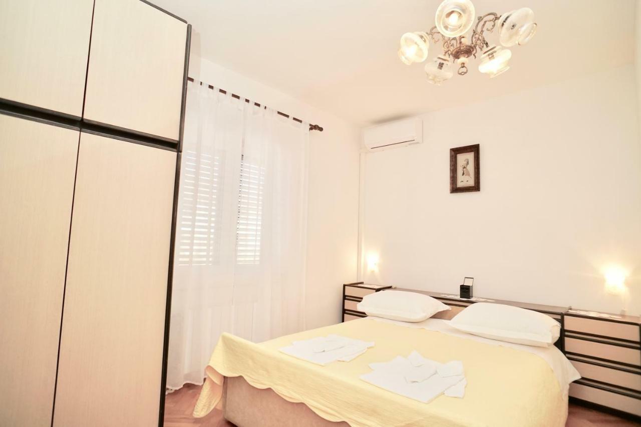 House Mariposa Hotell Trogir Exteriör bild